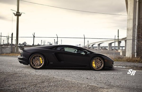 Lamborghini Aventador LP 700-4.: 6.5L V12: 700 .. : 690 : ... - 5