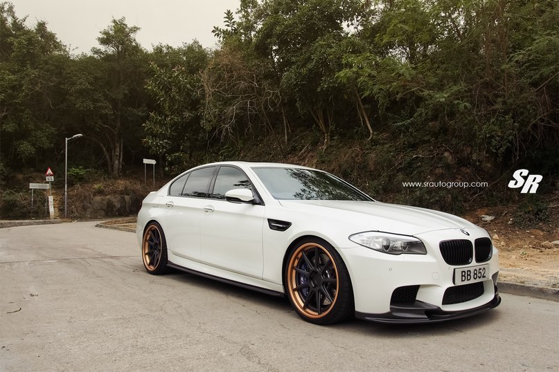 BMW M5.