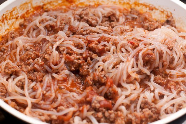Ширатаки с мясным соусом.----------------------------Удивительность этого блюда заключается в том, ... - 7