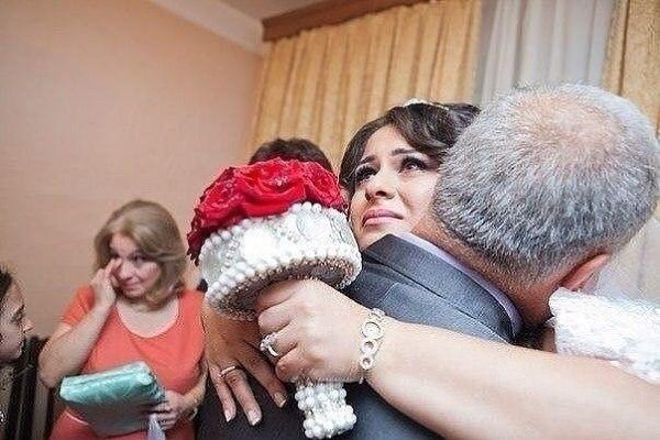 Береги папу. Это единственный мужчина, который будет тебя любить просто за, то что ты есть. Всю ...