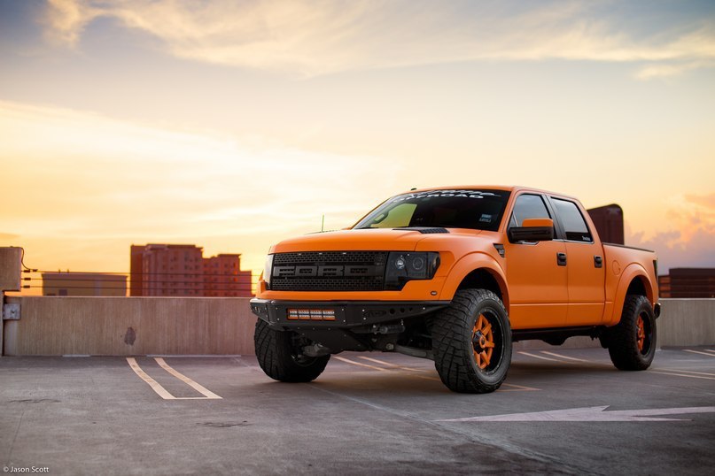 Ford F-150 SVT Raptor.