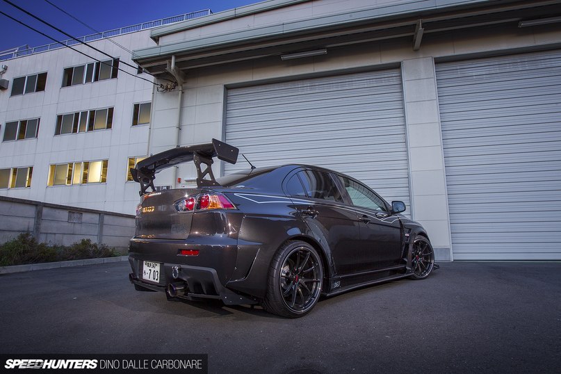 Mitsubishi Lancer Evolution X. - 2