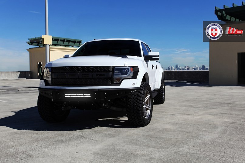 Ford F-150 SVT Raptor.