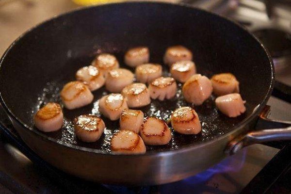 Морские гребешки в сливочном сыре с перчиками.Подавать с рисом или макаронами.Ингредиенты:2 столовые ... - 2