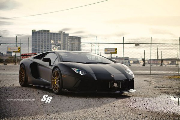 Lamborghini Aventador LP 700-4.: 6.5L V12: 700 .. : 690 : ...