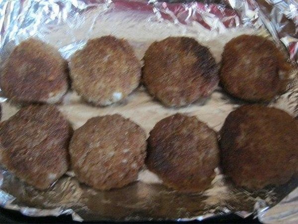 Колдуны ленивые под шубкой.Ингредиенты:?Фарш мясной-300 гр.?Картофель-4 шт.?Лук-2 шт.?Яйцо-1 ... - 2