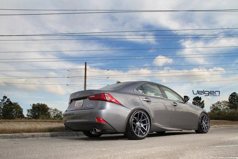 Lexus IS. - 4