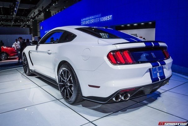 Ford Shelby GT350 Mustang - 7