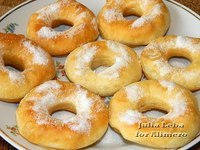 Вкусные и быстрые пончики.Ингредиенты:— 500 мл варенца (можно заменить любым кисло-молочным ...