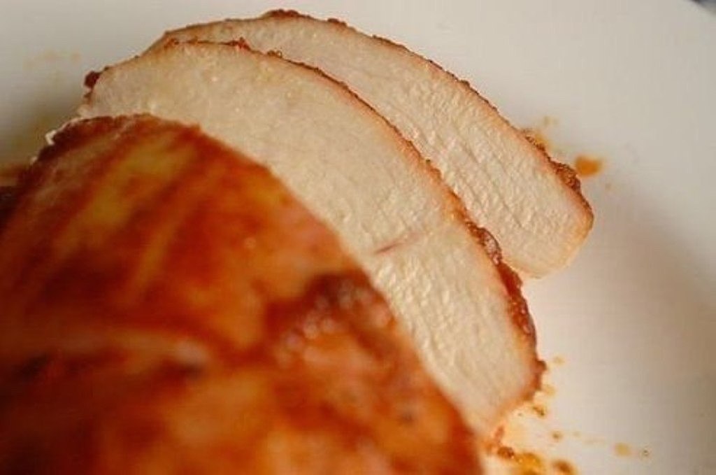 Из куриного филе пасторма. Пастрома из куриного филе. пастрома из куриной грудки. пастрома из курицы &quot;забудьте о колбасе&quot;. нежная, сочная пастрома из куриной грудки..