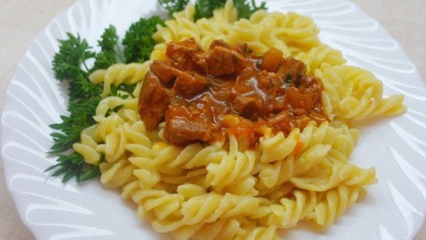 Мясная подлива-соус для вторых блюд.Ингредиенты:мясо (говядина) – 200 граммов;лук — 1 головка ...