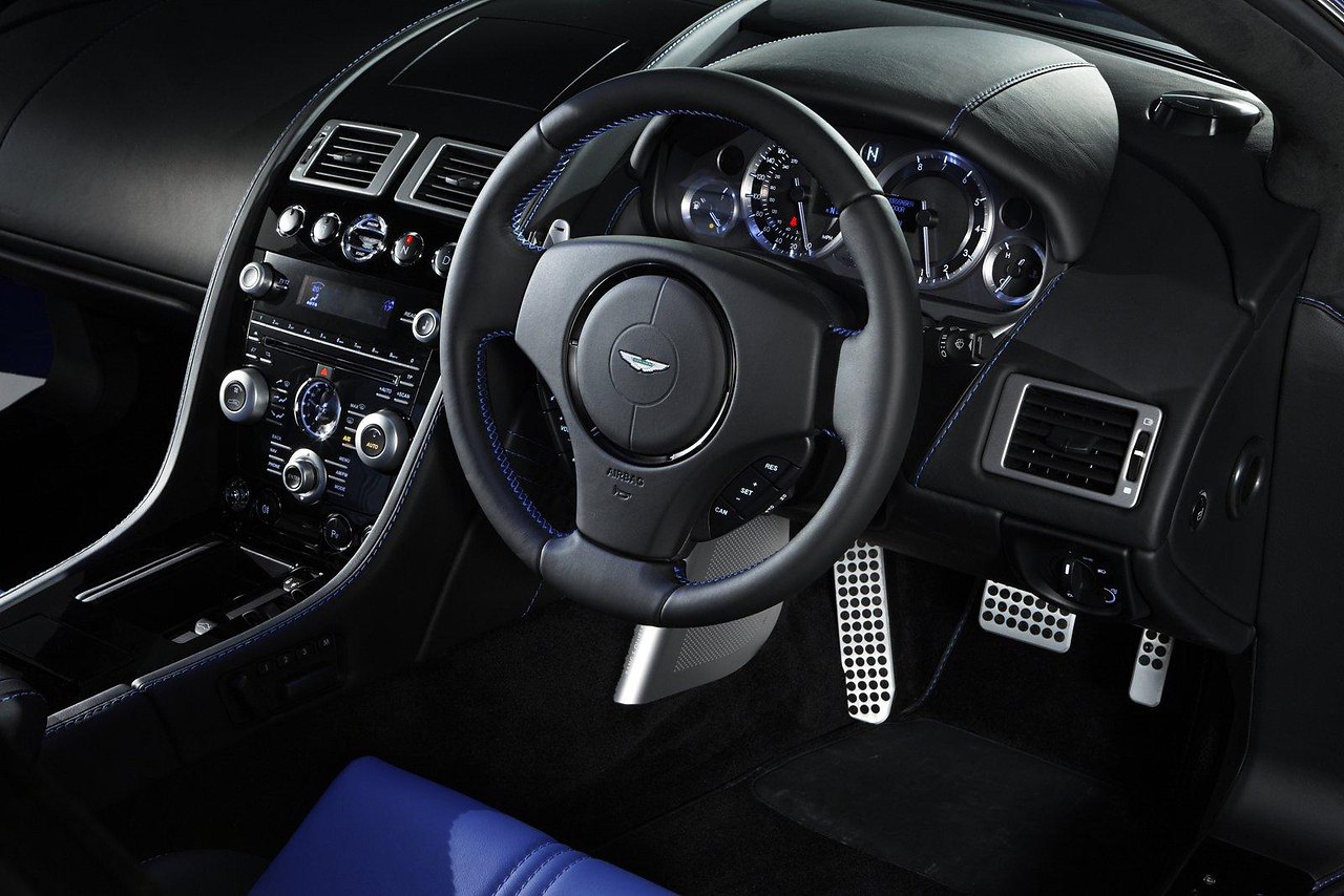 Aston Martin Vantage V8 - 7