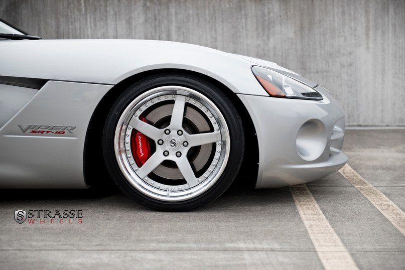 Dodge Viper SRT-10. - 5