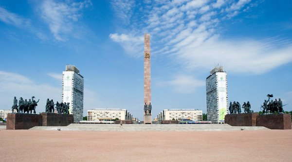 Монумент героическим защитникам Ленинграда на площади Победы.===============================Его ... - 4