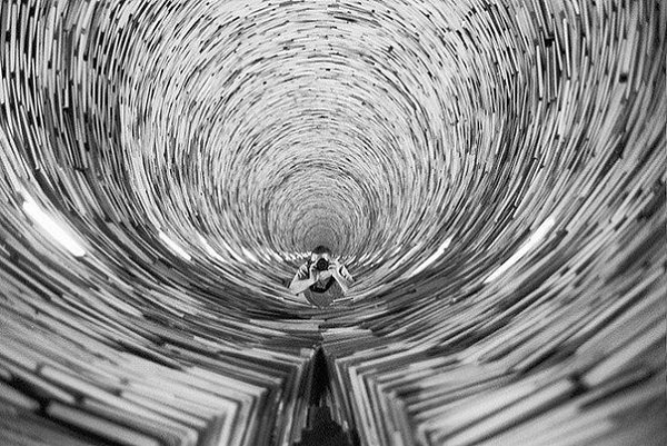 У книг те же враги, что и у людей: огонь, сырость, животные, погода и их собственное содержание. ...