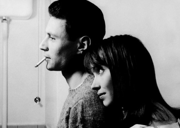 Мальчишка.Он был грозою нашего района,Мальчишка из соседнего двора,И на него с опаской, но ...