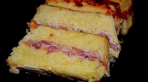 Божественная картошечка с беконом.Ингредиенты:- 7 крупных картофелин- 1 яйцо- 2 ст. ложки сметаны- ...