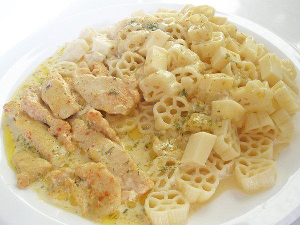 Вкусный ужин: курочка в топленом молоке.Ингредиенты:Куриное филе (из грудки) — 1 шт.Сливочное масло ...
