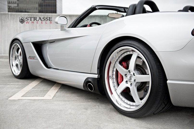 Dodge Viper SRT-10. - 7