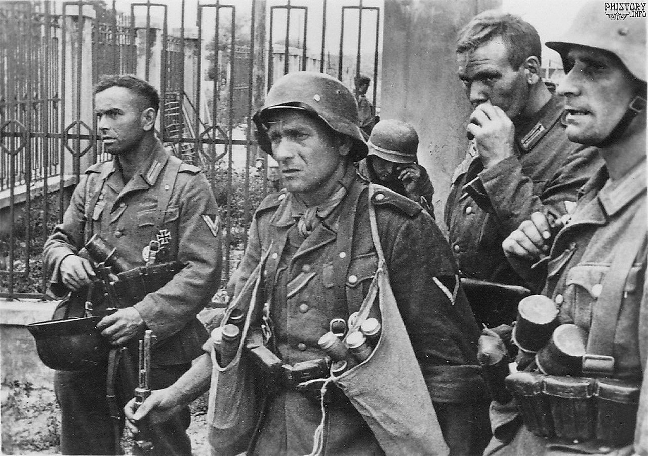       --. . .  1942 . #15@phistory ...