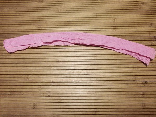 Сердце из бумажных роз.Нам понадобится:-гофрированная бумага-фетр или плотный картон-нитки, ... - 2