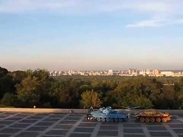 Памятник Родина — мать. Киев.Памятник Родина — мать возвышается на правом берегу Днепра, являясь самым высоким монументом на территории Украины и одним из самых высоких в мире. Родина-мать видна прак...