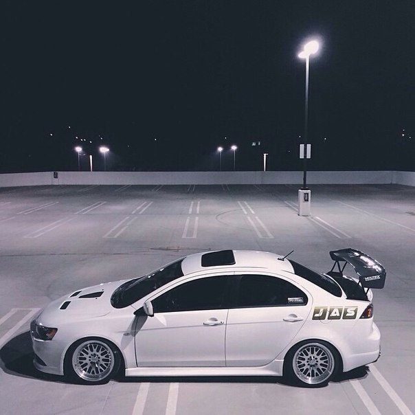 Mitsubishi Lancer Evolution X - 5