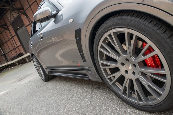 AHG-Sports   Infiniti QX70 - 6