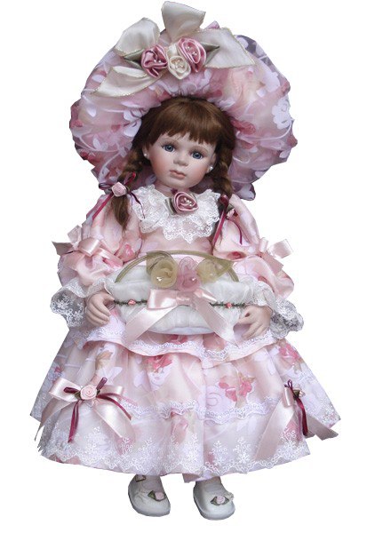 И выбросить жалко, а вроде совсем не нужна. Лежит в антресолях, в забытом коробочном мире. Средь ...