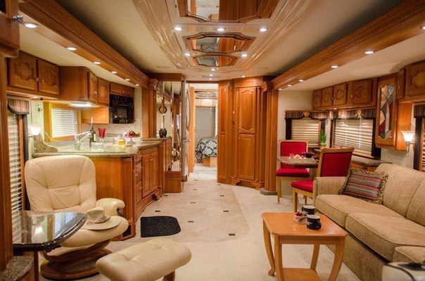 Country Coach Intrigue 525 HP Turbo Diesel - 8