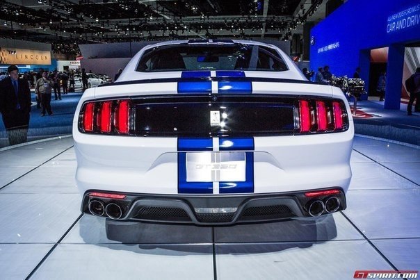 Ford Shelby GT350 Mustang - 5