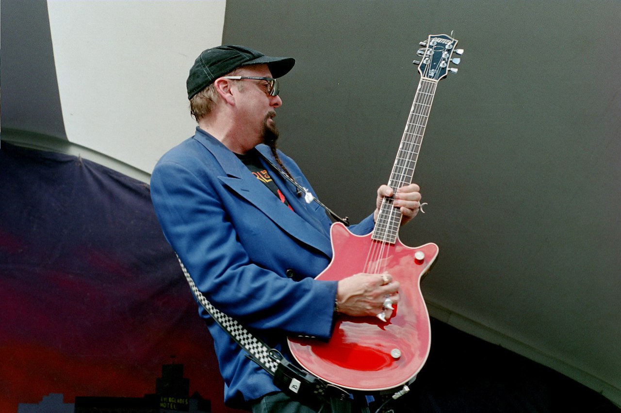     : 22  1946     (Rick Nielsen) -   ...