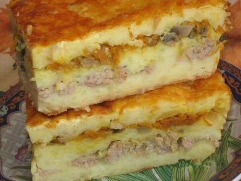 Слоеная картофельная запеканка.Ингредиенты:-Картофель - 1 кг-Яйцо - 2 шт.-Фарш свино-говяжий - 400 ...
