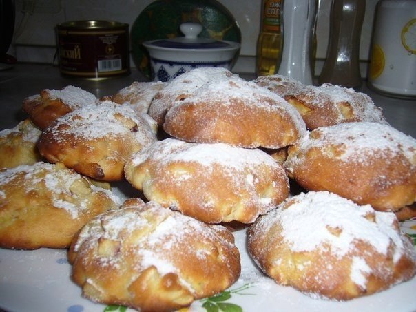 Вкусные булочки.Ингредиенты:- 120 гр сахара- 4 яйца- 200 гр растопленного маргарина- 1 пакетик ...