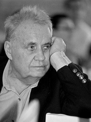 У памяти моей дурное свойство,-.любая пакость будет долго тлеть. Хочу прогнать больное беспокойство, ...