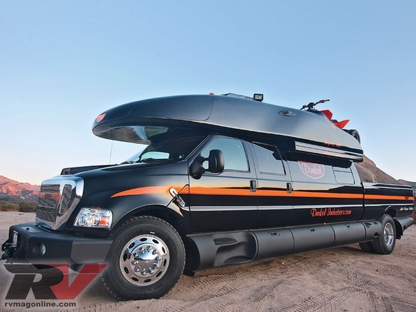 Ford F-750 Dunkel Luxury Hauler 44.