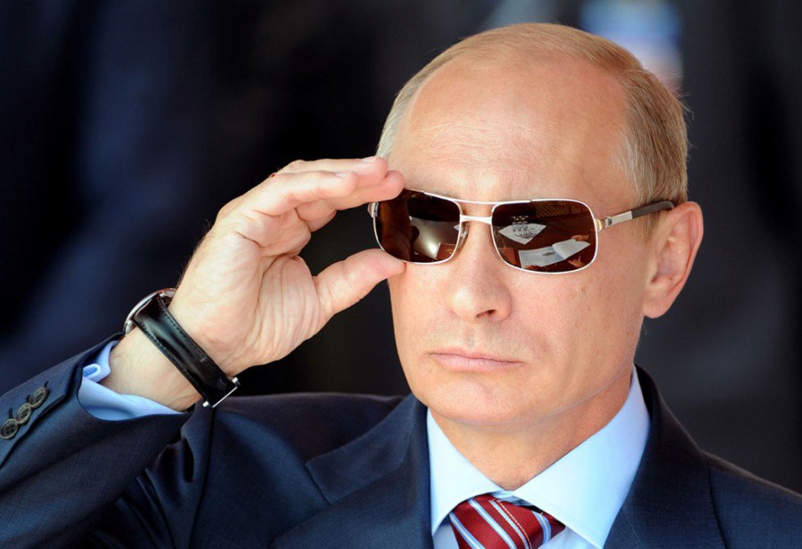 За окошком дождь и град. Это Путин виноват! Кошка бросила котят - Это Путин виноват, Зайку бросила ...
