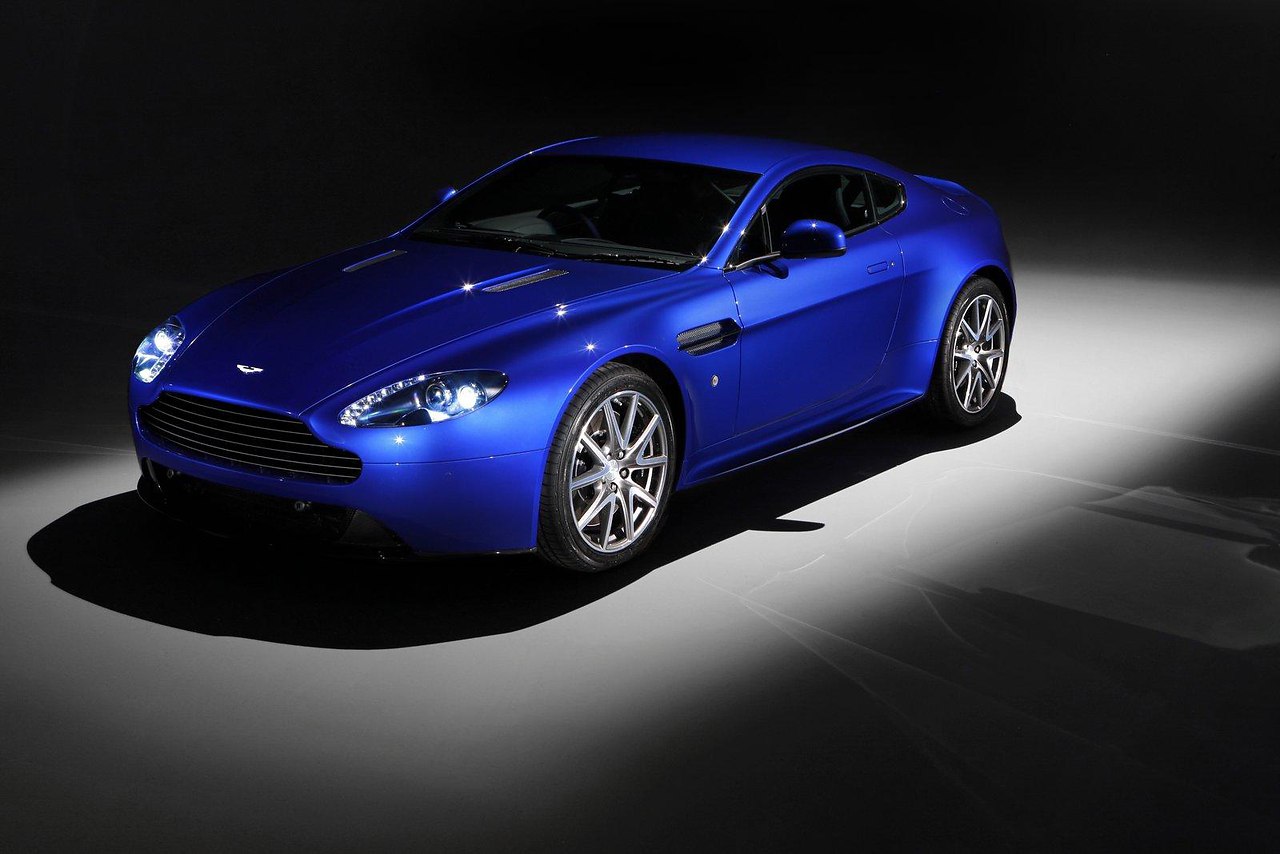 Aston Martin Vantage V8 - 5