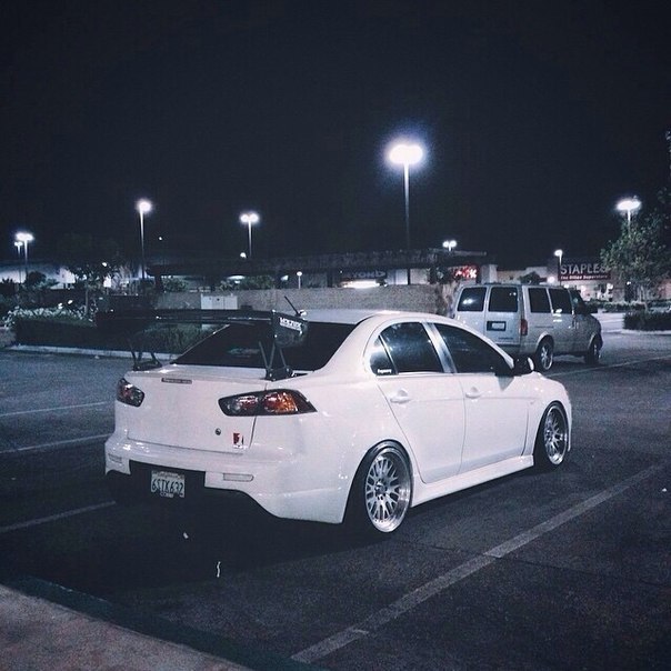 Mitsubishi Lancer Evolution X - 4