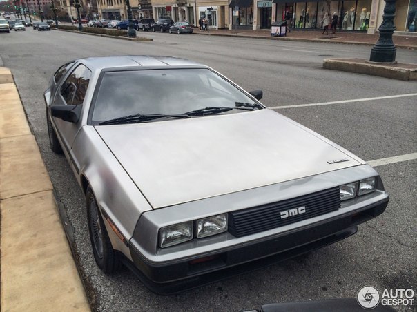 DeLorean DMC-12