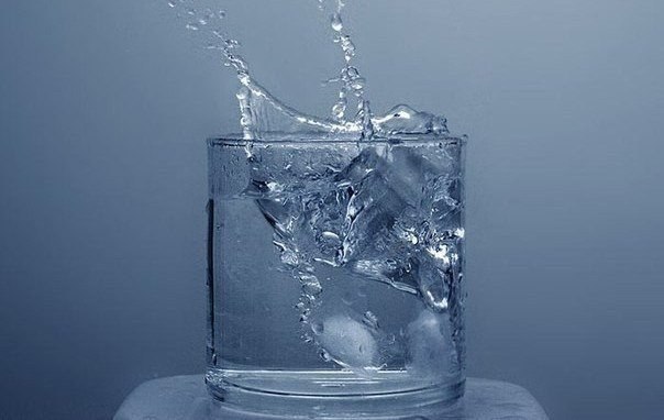 7 самых полезных напитков.1. Вода: выводит токсины, поддерживает работу желудка, положительно влияет ...