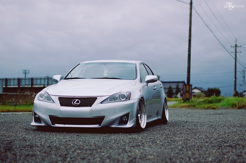 Lexus IS.