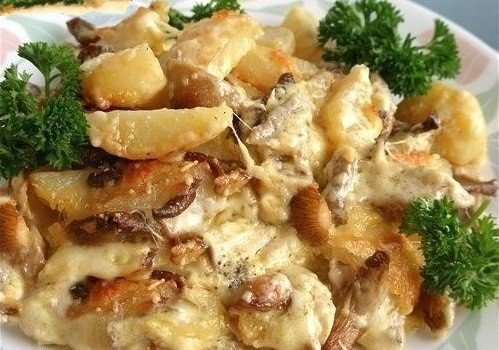 Куриное филе Гурмет.Ингредиенты:2 куриные грудинки (филе)3-4 средней картошки2 ст.л майонеза2 ч.л ...