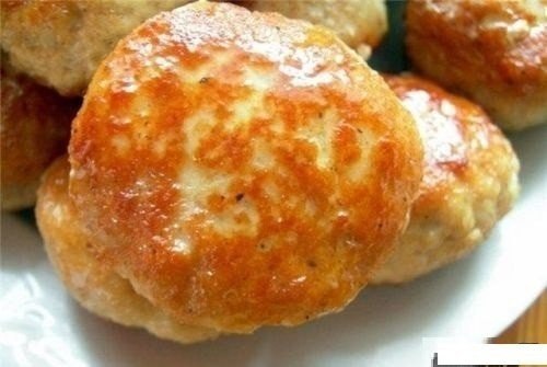 Котлетки из телятины с капустой.В 100г всего 82 ккалРецепт:Капуста белокочанная 200гТелятина ...