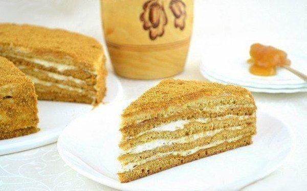 Вкуснейший торт из медового теста со сметанным кремом. Ингредиенты: Тесто: 3 яйца 150 г меда 100 г ... - 2