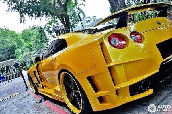 Nissan GT-R R35 - 8