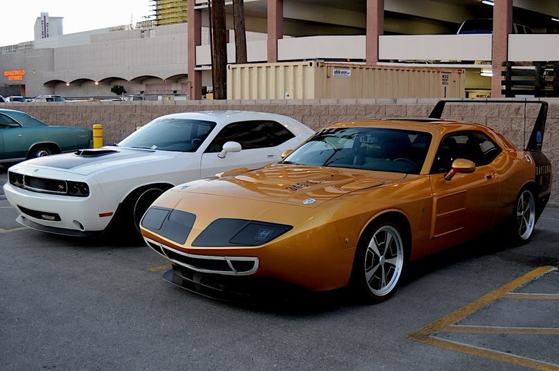 Dodge Challenger R/T  Plymouth Daytona HPP (Challenger Custom).