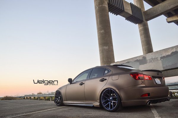 Lexus IS. - 3