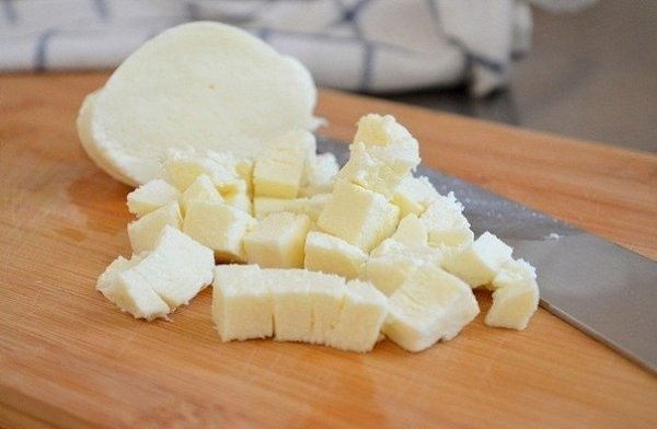 Слоёная мясная запеканка в беконе.Ингредиенты:Фарш мясной (свино-говяжий) - 500 гШампиньоны - ... - 5