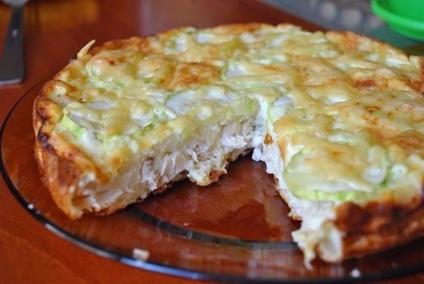 Лёгкий куриный пирог.Ингредиенты:Вареное куриное филе — 300 гМука — 50 гЯйцо (некрупное) — 2 ...